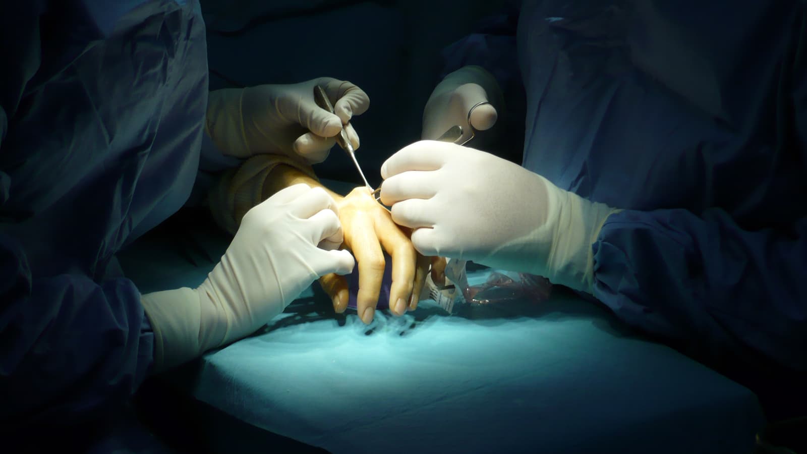 How are peripheral nerve injuries diagnosed?