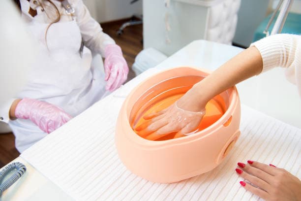 What are the risks of a Paraffin Wax Manicure?