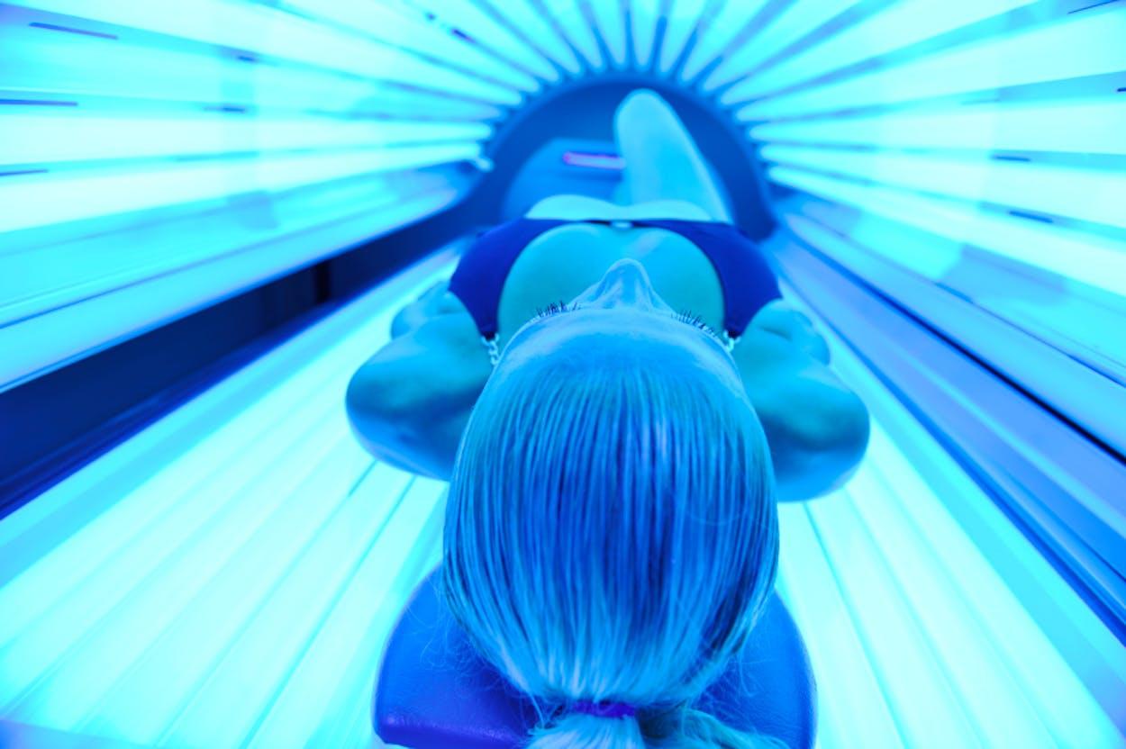 What are the guidelines for Using Solarium Tanning Safely?