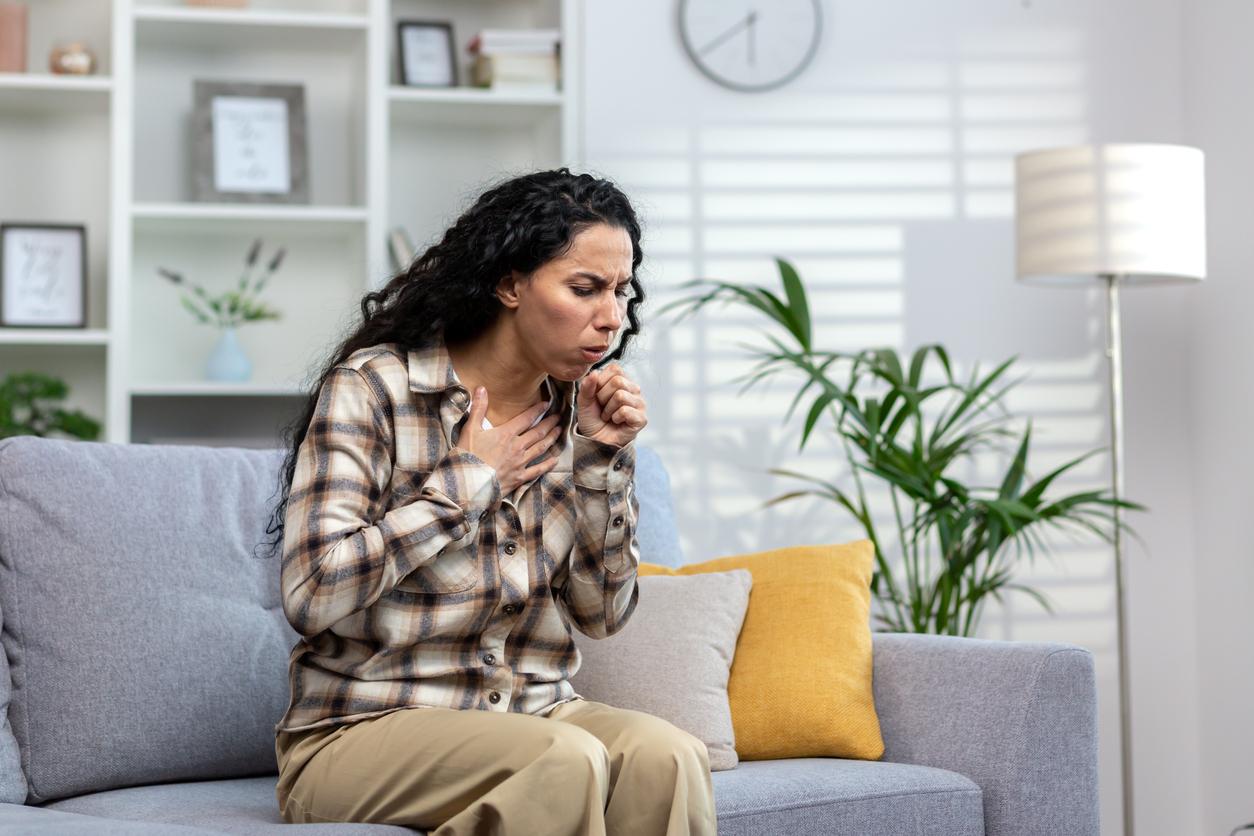 What causes chronic bronchitis?