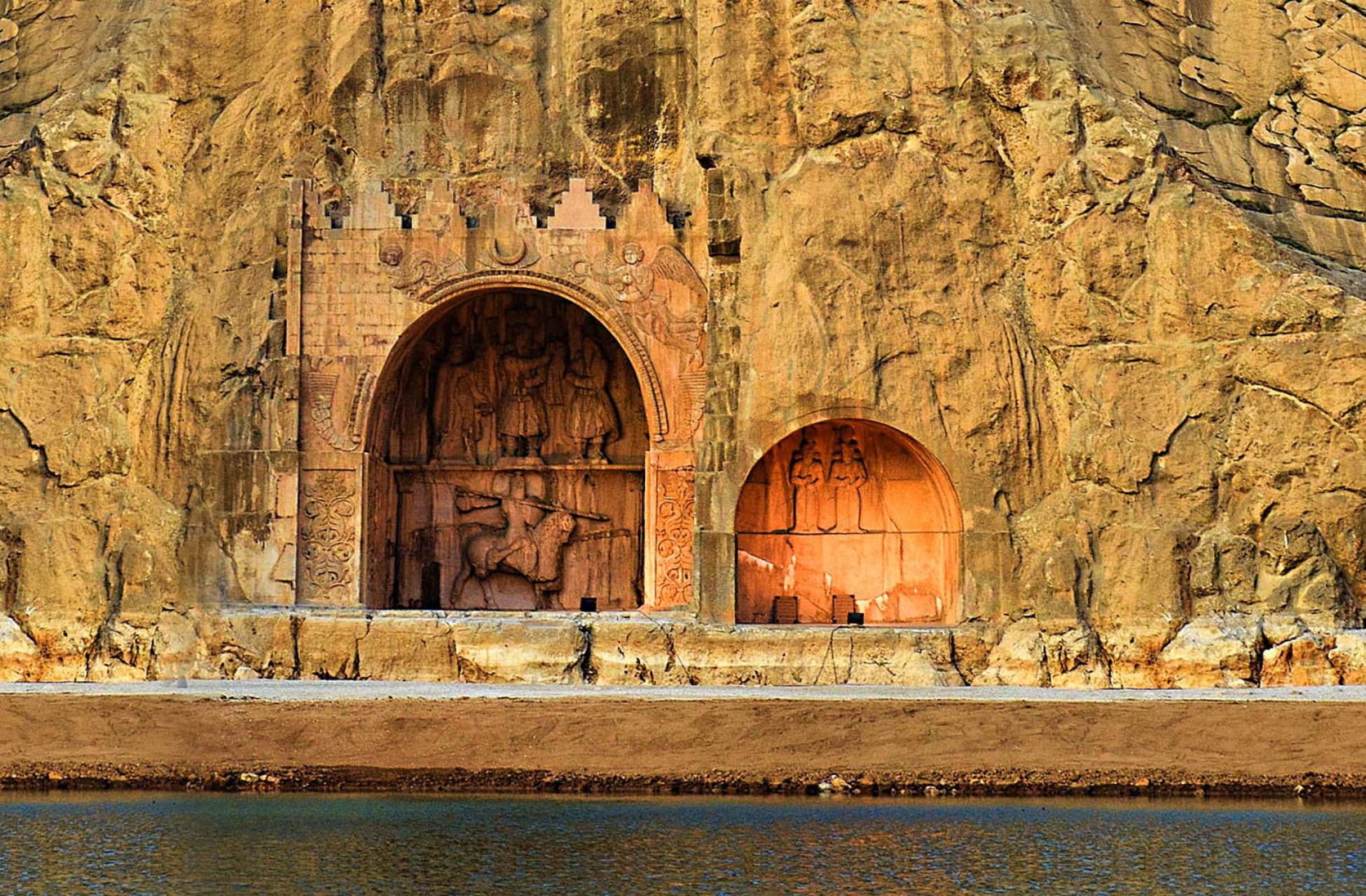 Taq-e Bostan