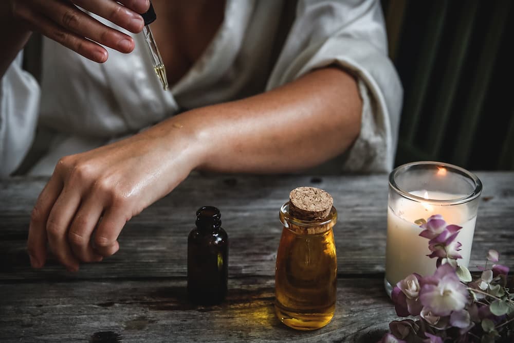 Paraffin Wax or Hot Oil Treatment: which is the best choice?